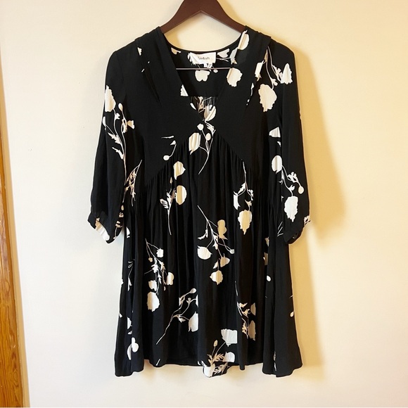 ba&sh Black Floral V-neck Crepe Lady Dress Mini Length Size Medium Flowy - Picture 2 of 11